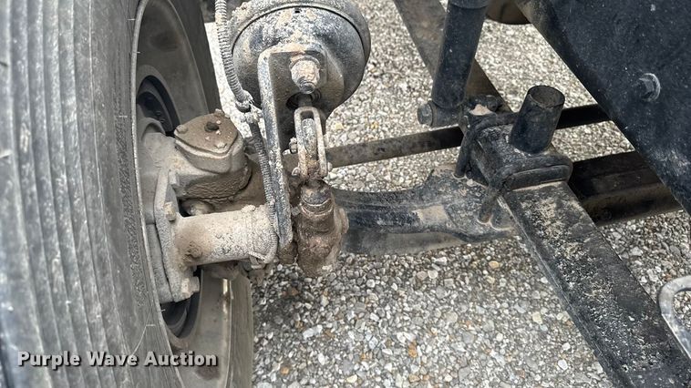 image for item OE9547 2011 Freightliner Cascadia semi truck