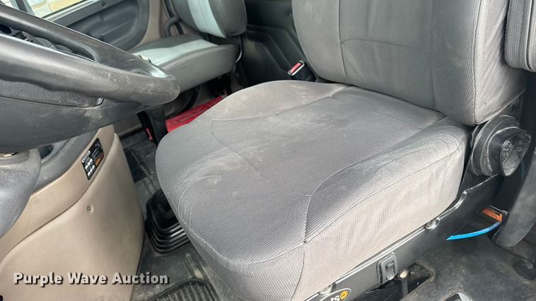 image for item OE9547 2011 Freightliner Cascadia semi truck