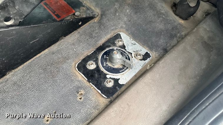 image for item OE9547 2011 Freightliner Cascadia semi truck