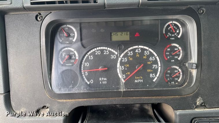 image for item OE9547 2011 Freightliner Cascadia semi truck