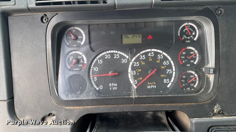 image for item OE9547 2011 Freightliner Cascadia semi truck