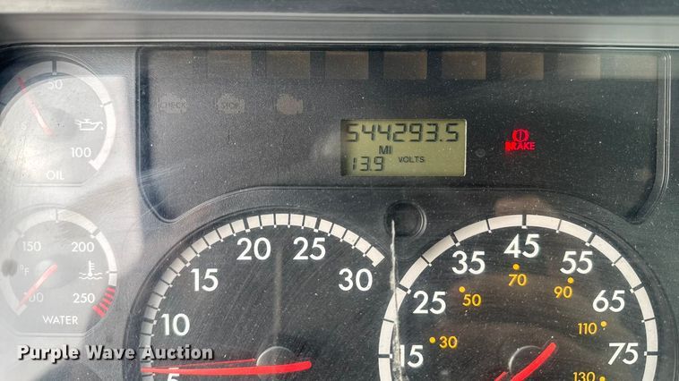 image for item OE9547 2011 Freightliner Cascadia semi truck