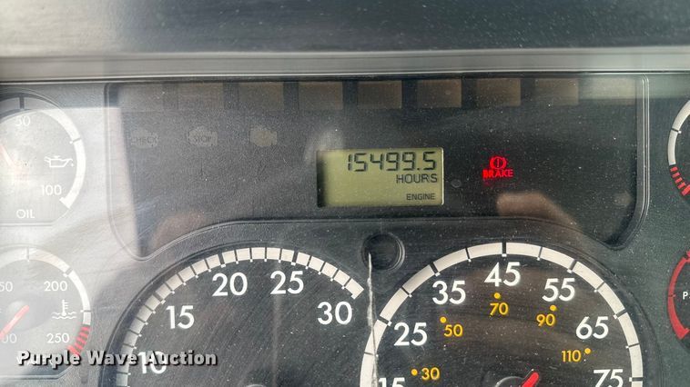 image for item OE9547 2011 Freightliner Cascadia semi truck