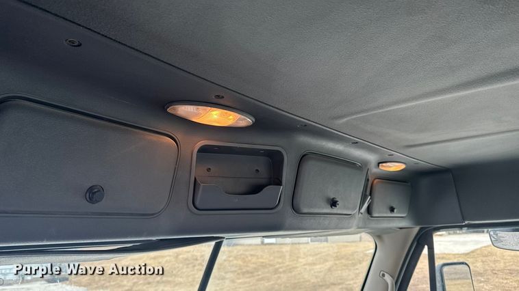 image for item OE9547 2011 Freightliner Cascadia semi truck