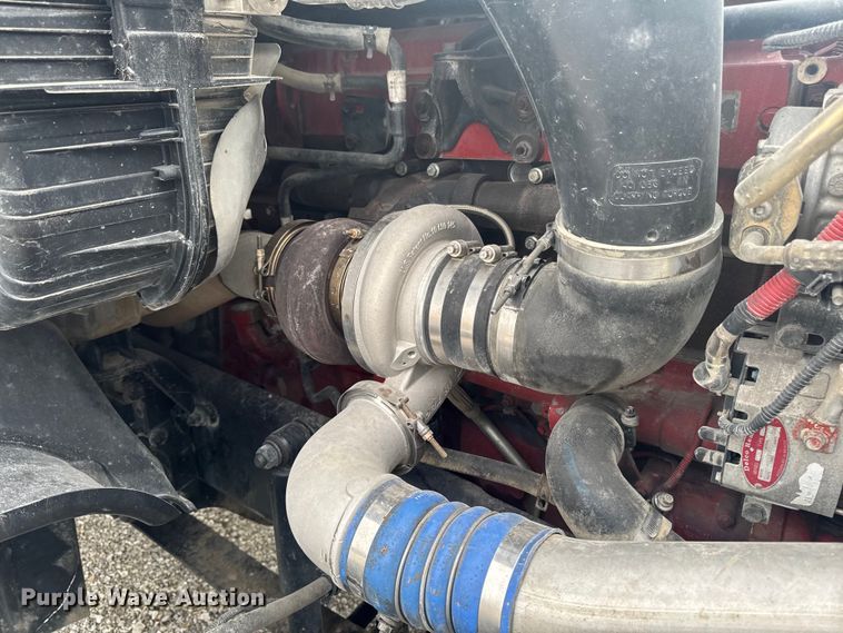 image for item OE9547 2011 Freightliner Cascadia semi truck