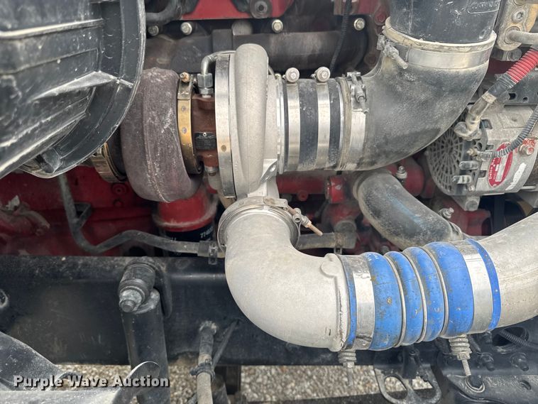 image for item OE9547 2011 Freightliner Cascadia semi truck