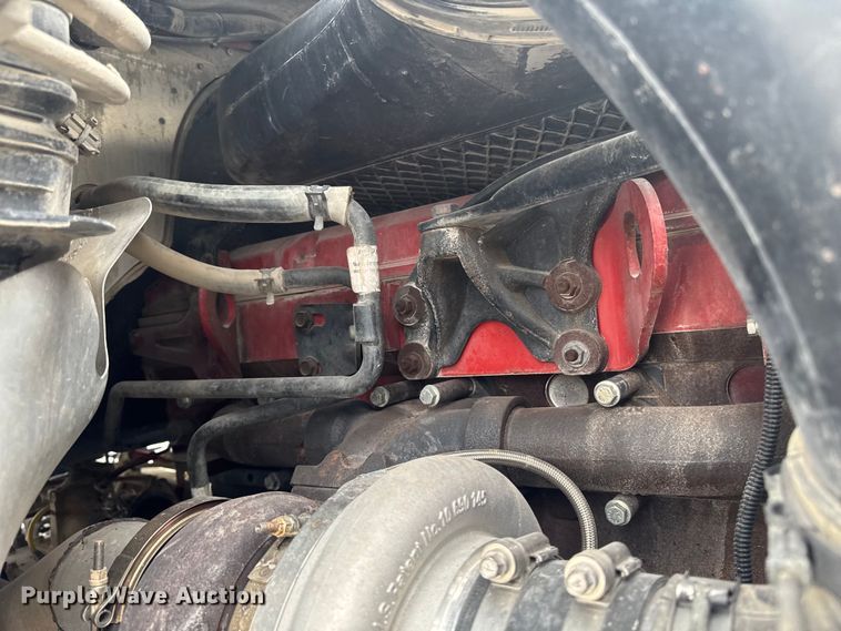 image for item OE9547 2011 Freightliner Cascadia semi truck