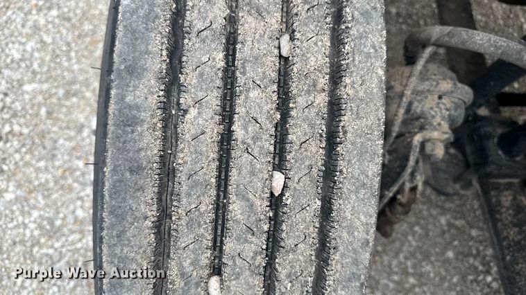 image for item OE9547 2011 Freightliner Cascadia semi truck