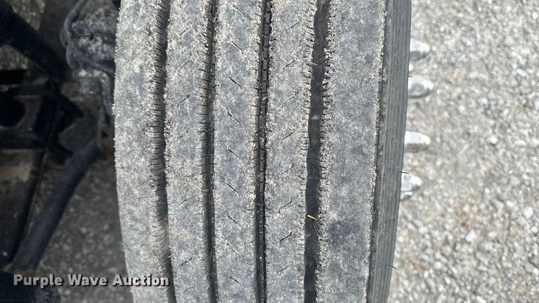 image for item OE9547 2011 Freightliner Cascadia semi truck