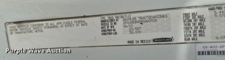 image for item OE9547 2011 Freightliner Cascadia semi truck