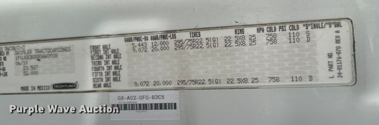 image for item OE9547 2011 Freightliner Cascadia semi truck