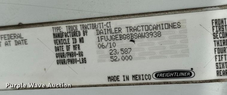 image for item OE9547 2011 Freightliner Cascadia semi truck