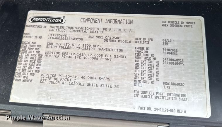image for item OE9547 2011 Freightliner Cascadia semi truck