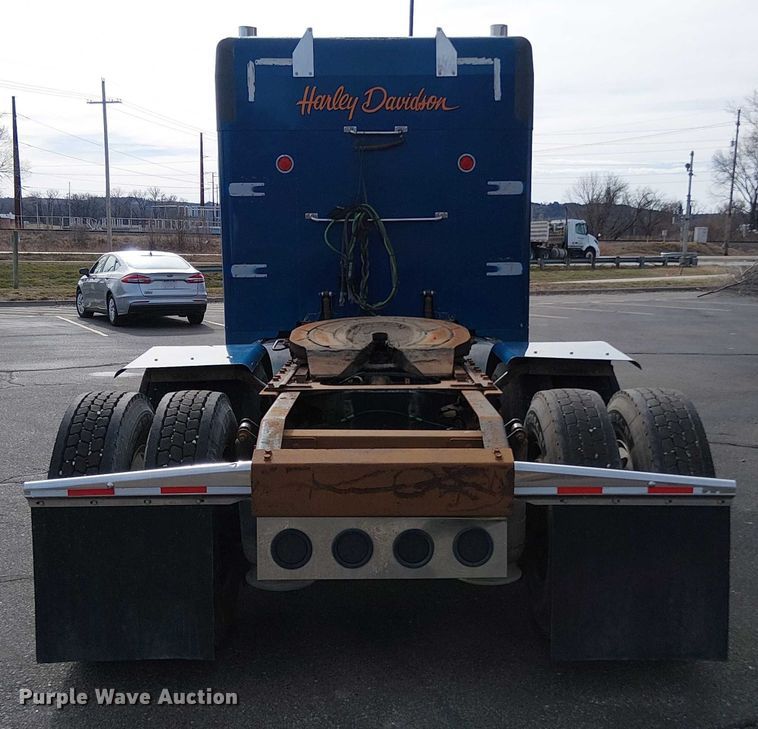 image for item OJ9946 2005 Peterbilt 379 semi truck