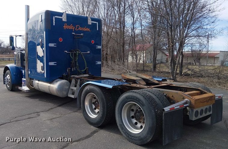 image for item OJ9946 2005 Peterbilt 379 semi truck