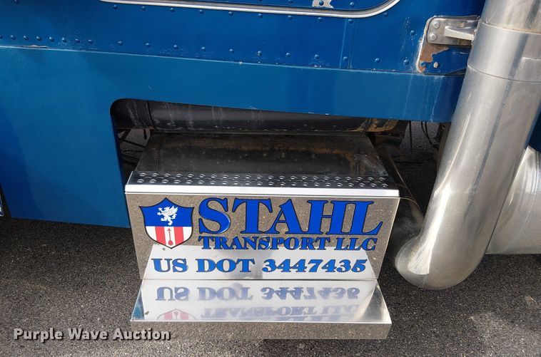 image for item OJ9946 2005 Peterbilt 379 semi truck