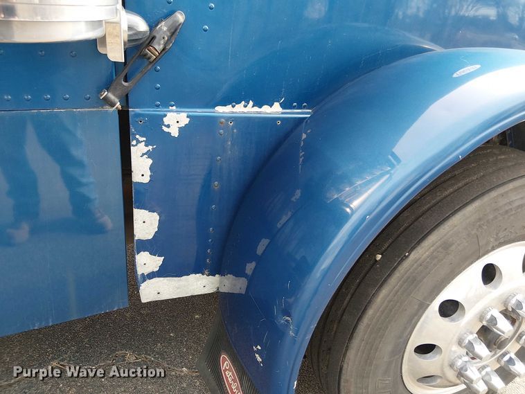image for item OJ9946 2005 Peterbilt 379 semi truck
