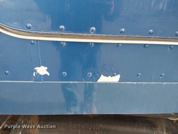 image for item OJ9946 2005 Peterbilt 379 semi truck