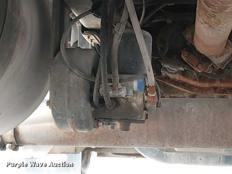 image for item OJ9946 2005 Peterbilt 379 semi truck