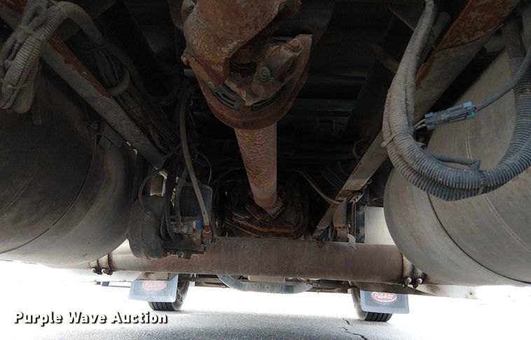 image for item OJ9946 2005 Peterbilt 379 semi truck