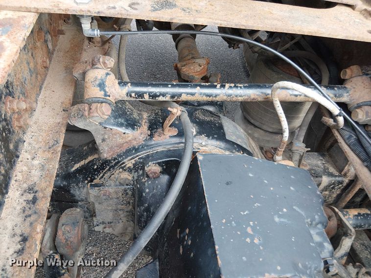 image for item OJ9946 2005 Peterbilt 379 semi truck