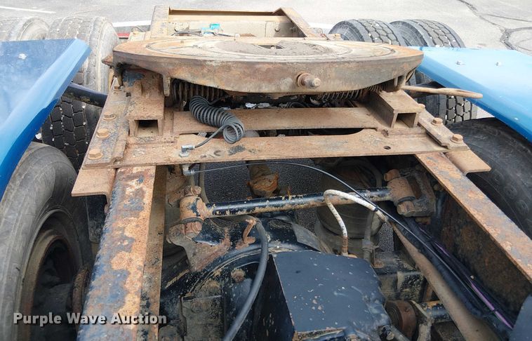 image for item OJ9946 2005 Peterbilt 379 semi truck