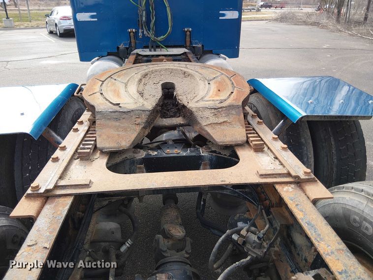 image for item OJ9946 2005 Peterbilt 379 semi truck