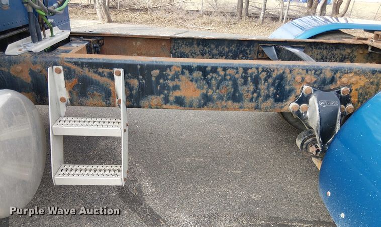 image for item OJ9946 2005 Peterbilt 379 semi truck