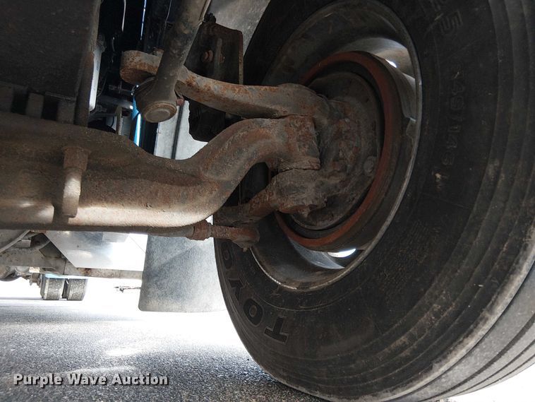 image for item OJ9946 2005 Peterbilt 379 semi truck