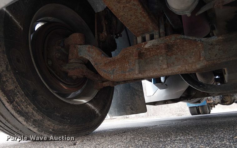 image for item OJ9946 2005 Peterbilt 379 semi truck