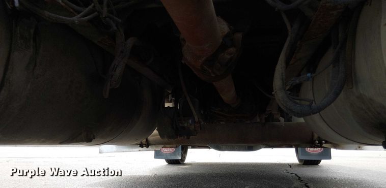 image for item OJ9946 2005 Peterbilt 379 semi truck