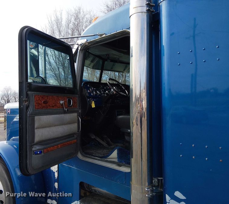 image for item OJ9946 2005 Peterbilt 379 semi truck