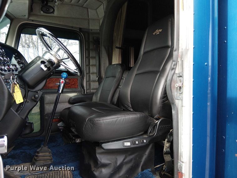 image for item OJ9946 2005 Peterbilt 379 semi truck