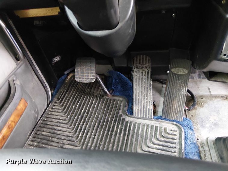 image for item OJ9946 2005 Peterbilt 379 semi truck