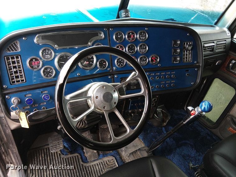 image for item OJ9946 2005 Peterbilt 379 semi truck