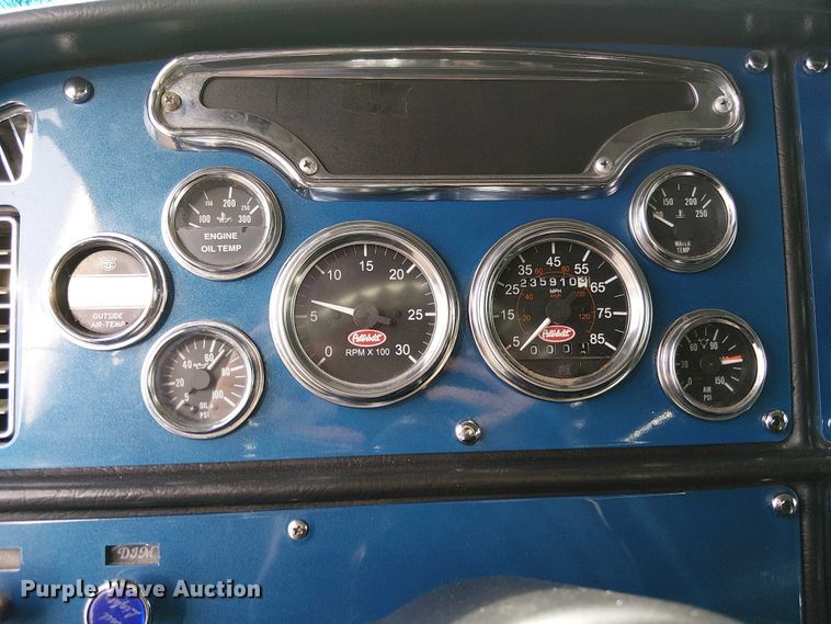 image for item OJ9946 2005 Peterbilt 379 semi truck