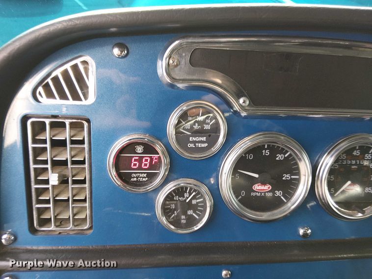 image for item OJ9946 2005 Peterbilt 379 semi truck