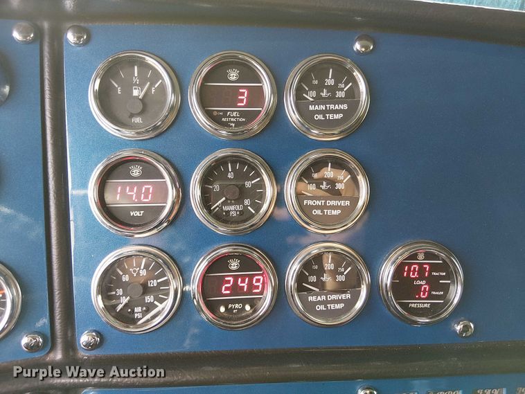 image for item OJ9946 2005 Peterbilt 379 semi truck