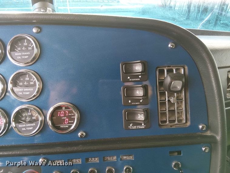 image for item OJ9946 2005 Peterbilt 379 semi truck