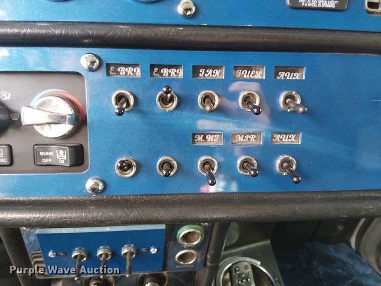 image for item OJ9946 2005 Peterbilt 379 semi truck