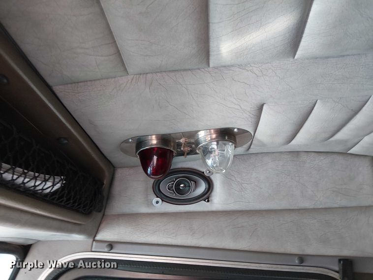 image for item OJ9946 2005 Peterbilt 379 semi truck