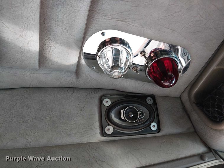 image for item OJ9946 2005 Peterbilt 379 semi truck