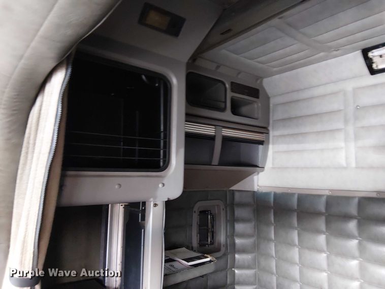 image for item OJ9946 2005 Peterbilt 379 semi truck