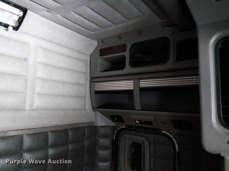 image for item OJ9946 2005 Peterbilt 379 semi truck