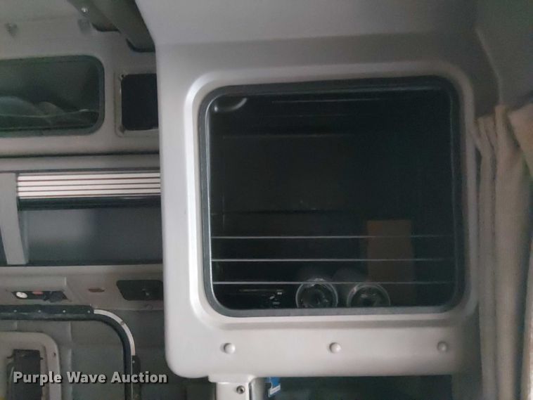 image for item OJ9946 2005 Peterbilt 379 semi truck