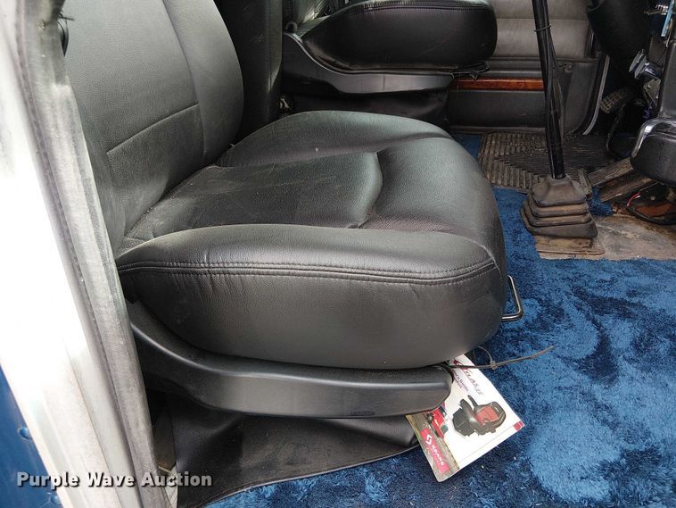 image for item OJ9946 2005 Peterbilt 379 semi truck