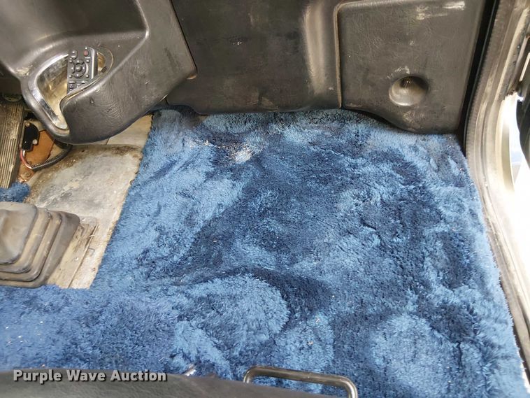 image for item OJ9946 2005 Peterbilt 379 semi truck