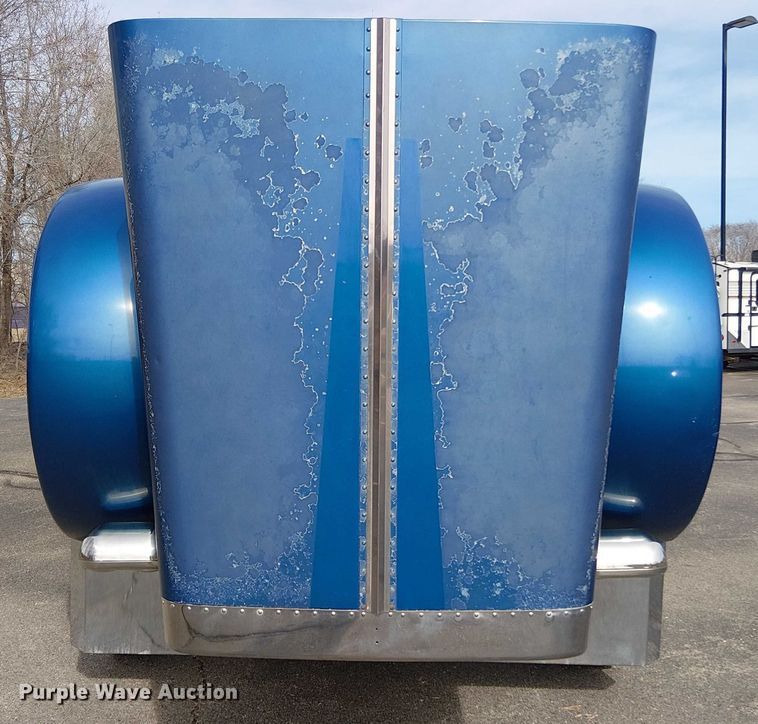 image for item OJ9946 2005 Peterbilt 379 semi truck