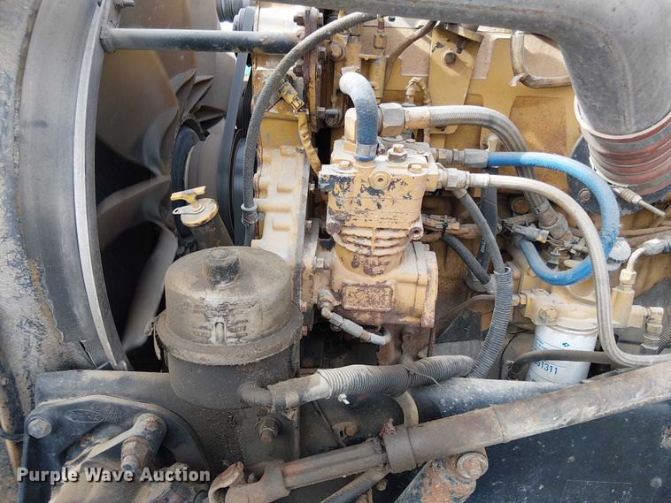 image for item OJ9946 2005 Peterbilt 379 semi truck