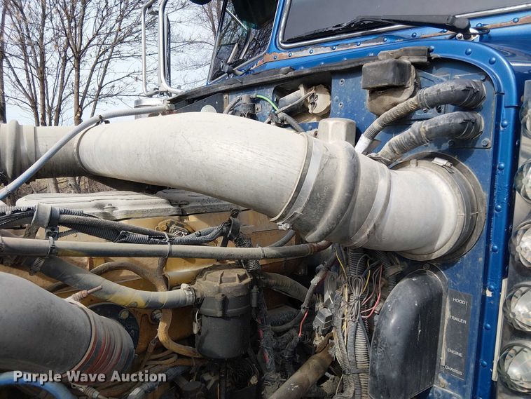 image for item OJ9946 2005 Peterbilt 379 semi truck